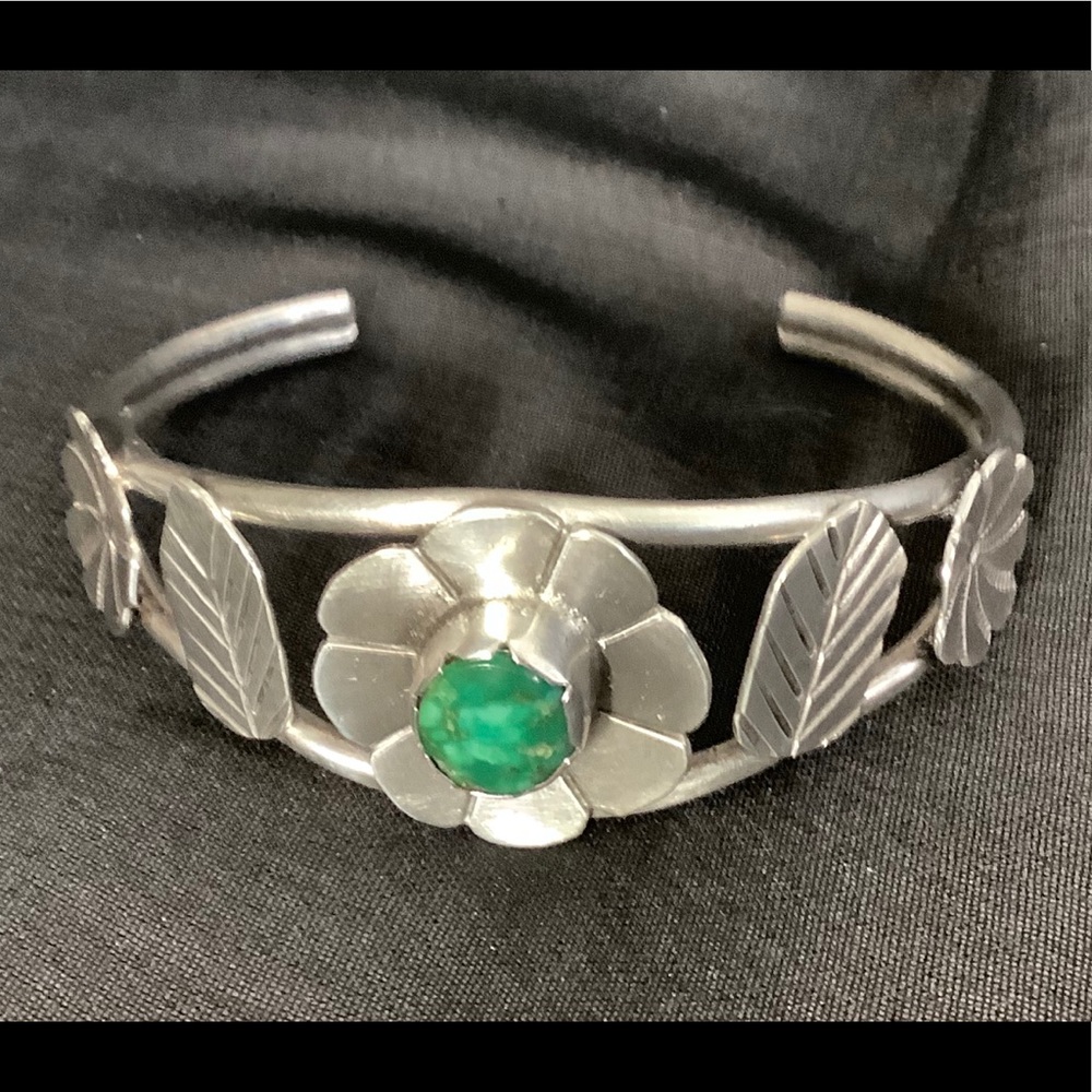 Vintage sterling silver turquoise cuff bracelet. - Picture 5 of 12